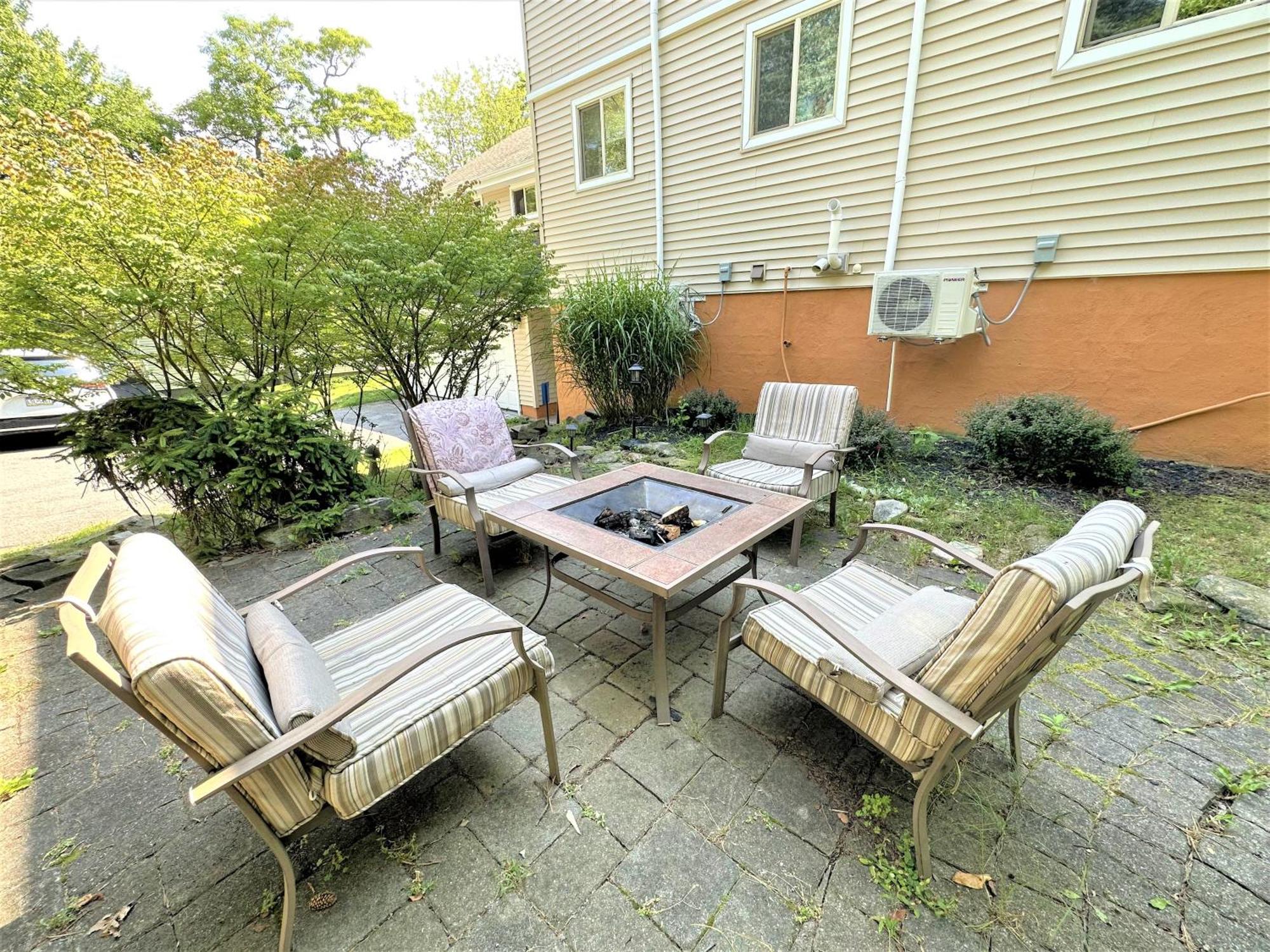Wow!! Ultimate Pocono Retreat, Hot Tub, Game Room, Deck, Lakes, Skiing, Pools Long Pond Dış mekan fotoğraf