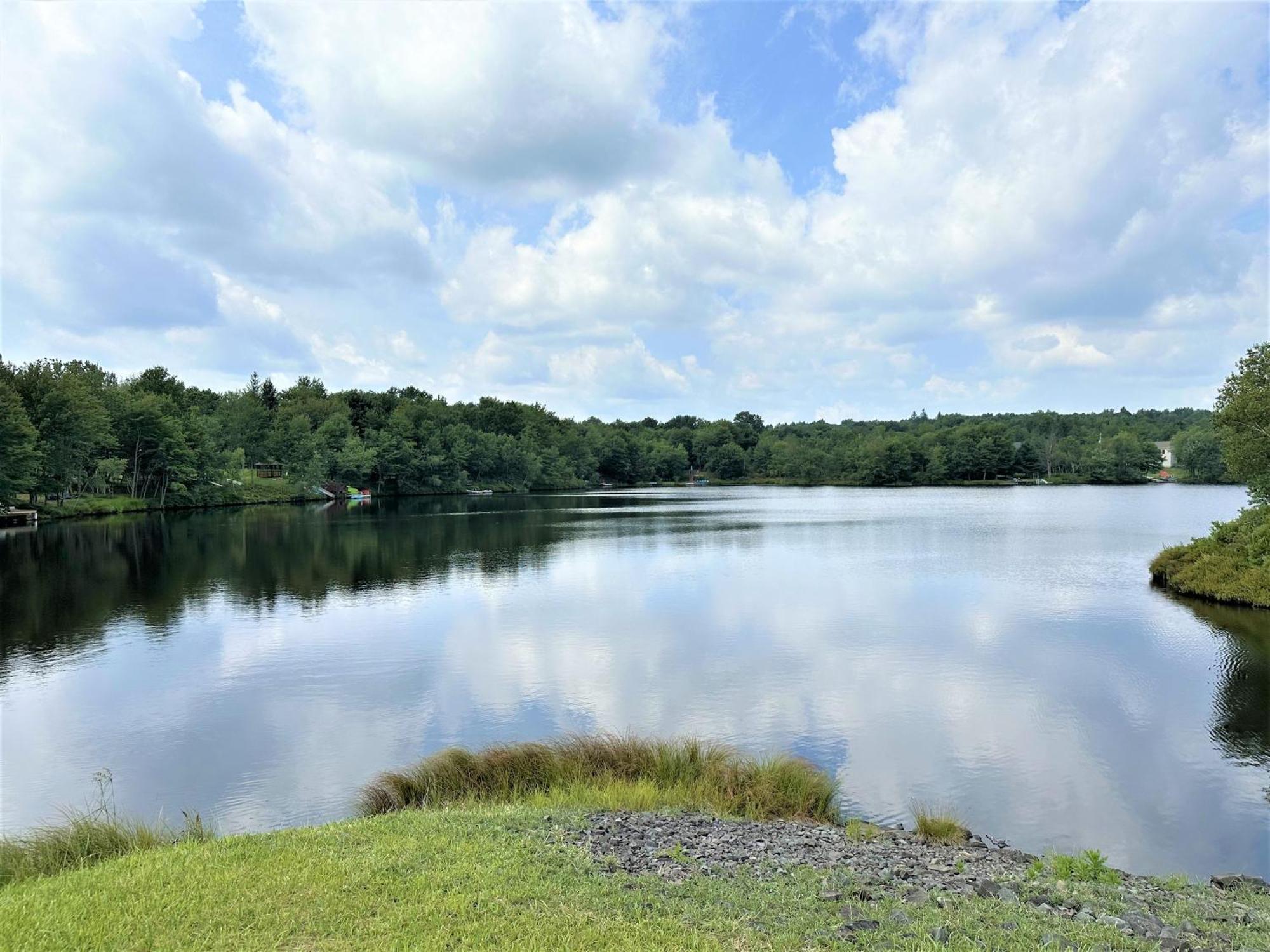 Wow!! Ultimate Pocono Retreat, Hot Tub, Game Room, Deck, Lakes, Skiing, Pools Long Pond Dış mekan fotoğraf