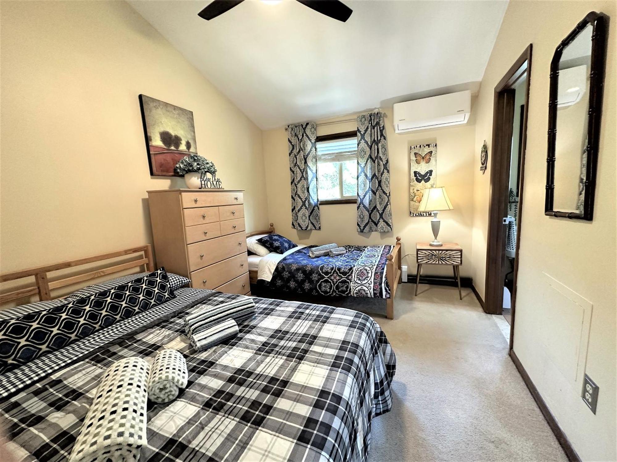 Wow!! Ultimate Pocono Retreat, Hot Tub, Game Room, Deck, Lakes, Skiing, Pools Long Pond Dış mekan fotoğraf