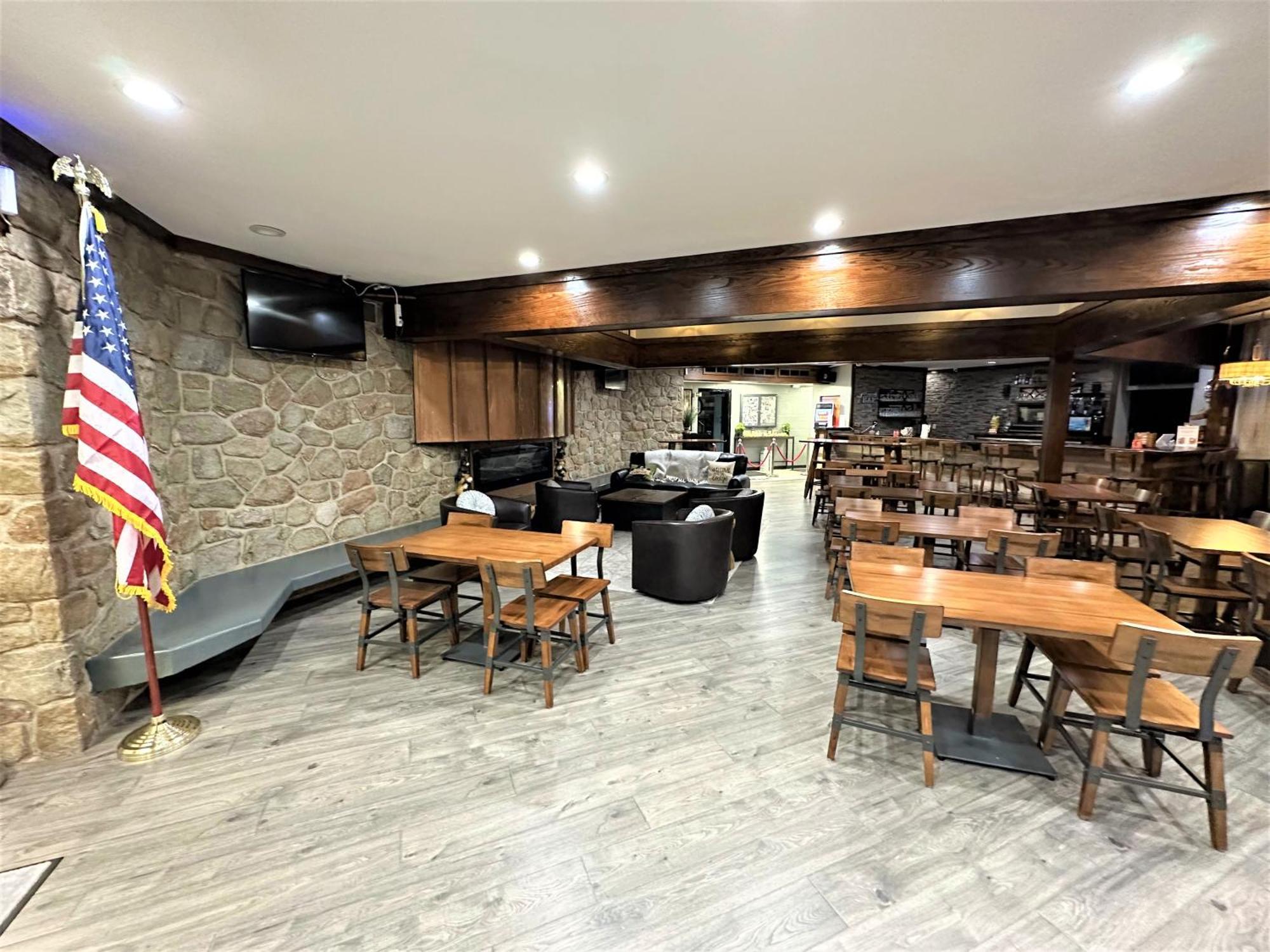 Wow!! Ultimate Pocono Retreat, Hot Tub, Game Room, Deck, Lakes, Skiing, Pools Long Pond Dış mekan fotoğraf