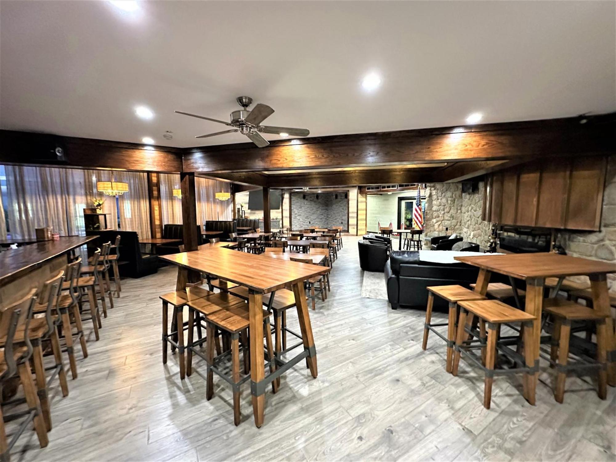 Wow!! Ultimate Pocono Retreat, Hot Tub, Game Room, Deck, Lakes, Skiing, Pools Long Pond Dış mekan fotoğraf
