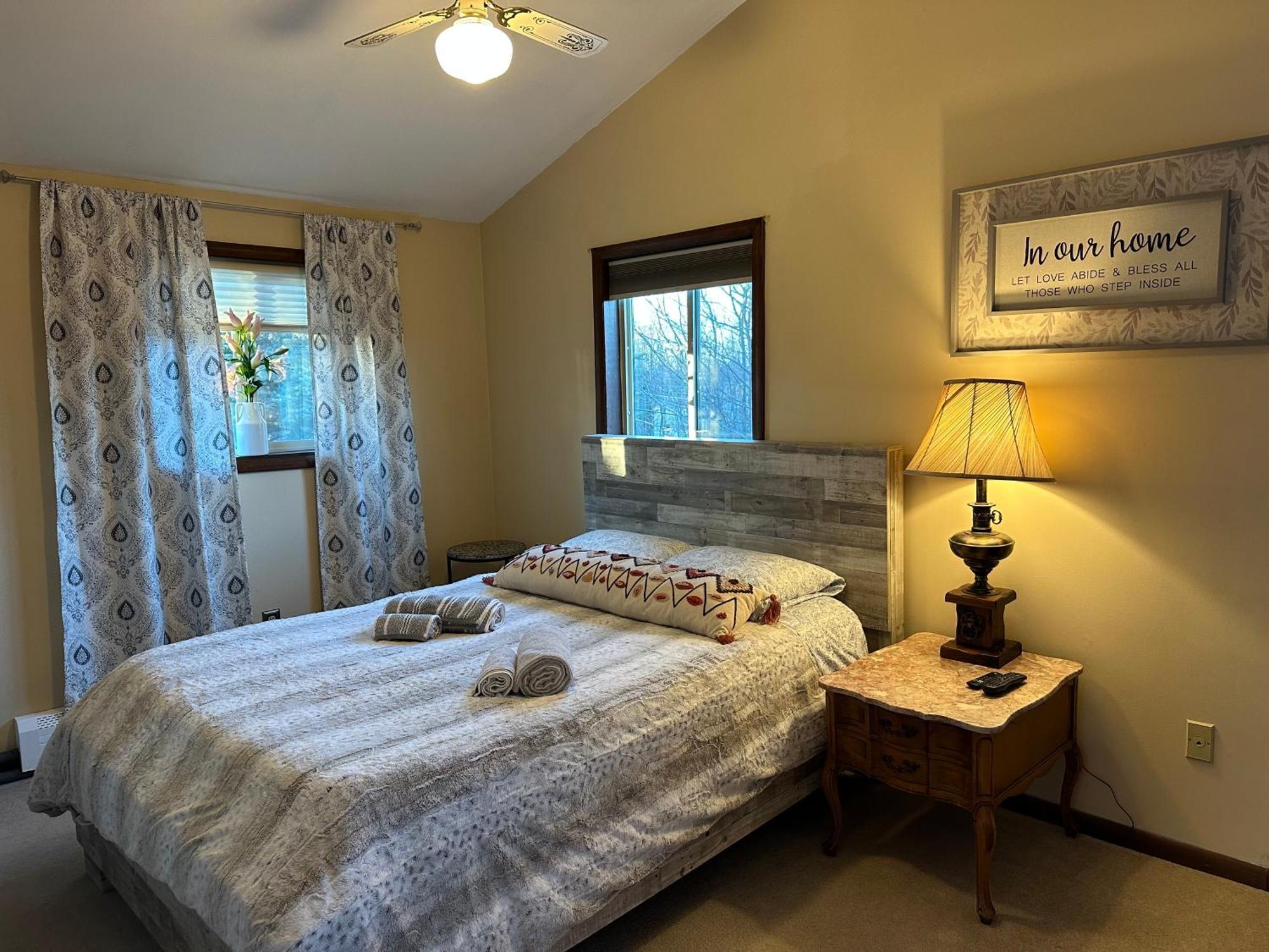 Wow!! Ultimate Pocono Retreat, Hot Tub, Game Room, Deck, Lakes, Skiing, Pools Long Pond Dış mekan fotoğraf